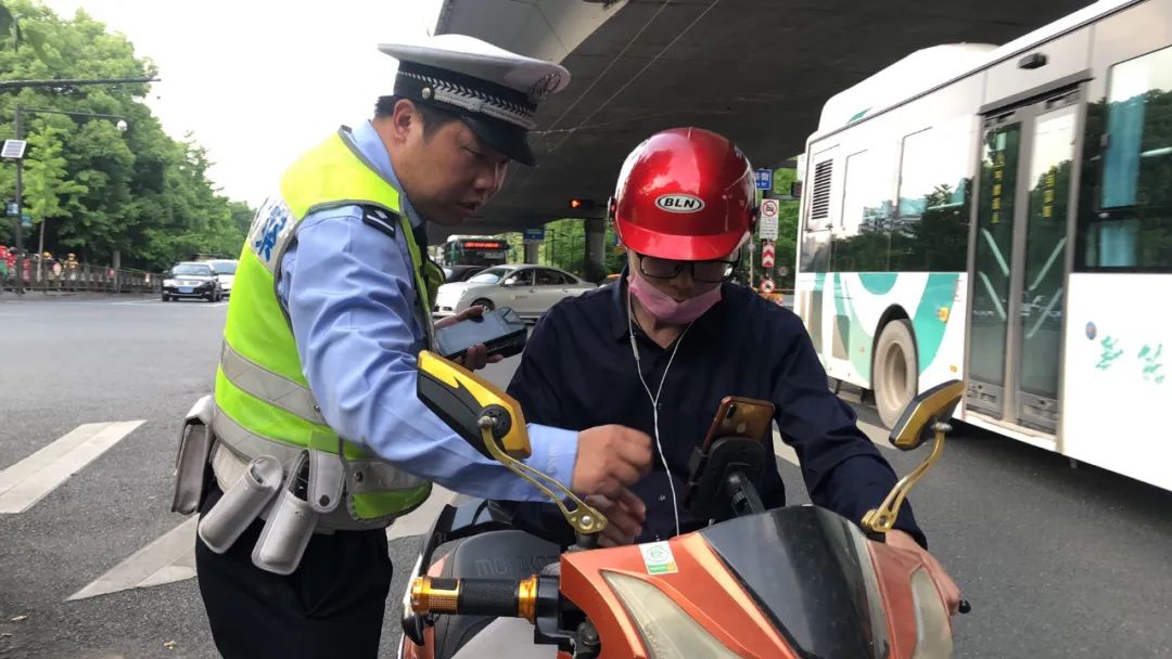 杭州交警最新动态，探讨与观点分析